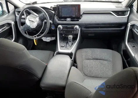 2021 Toyota Rav4 Xle z USA, uszkodzony, nr VIN 4T3RWRFV7MU047685